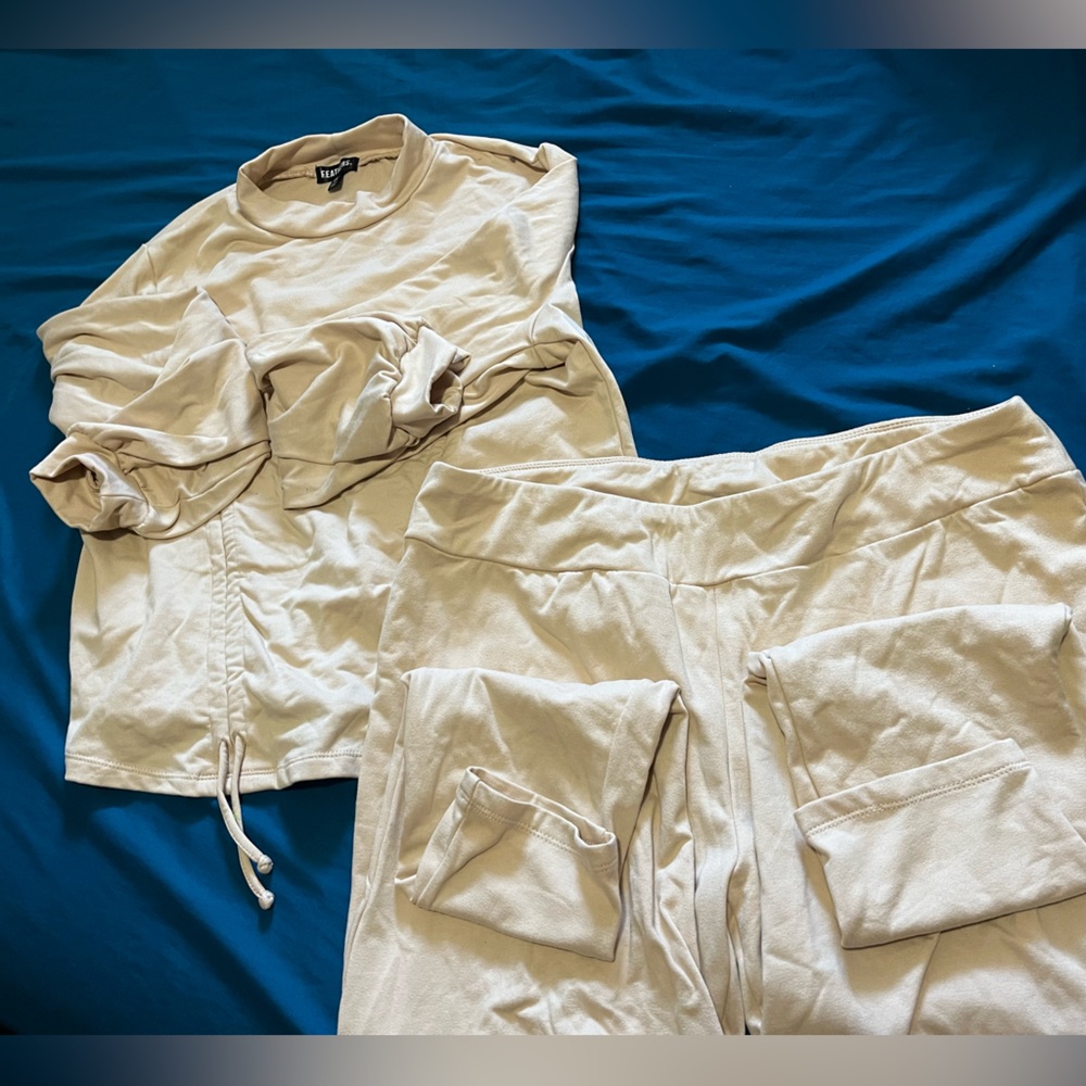 1x sweat suit. Top & bottom cream color